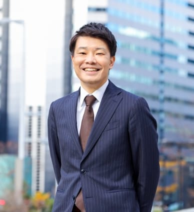 オフィスで働く人