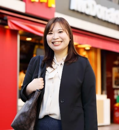 オフィスで働く人