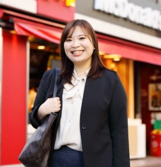 オフィスで働く人