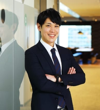 オフィスで働く人