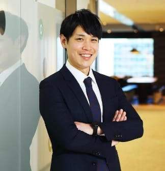 オフィスで働く人