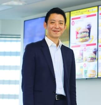 オフィスで働く人