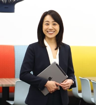 オフィスで働く人