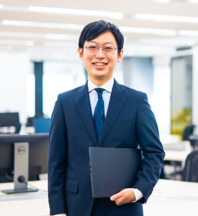 オフィスで働く人