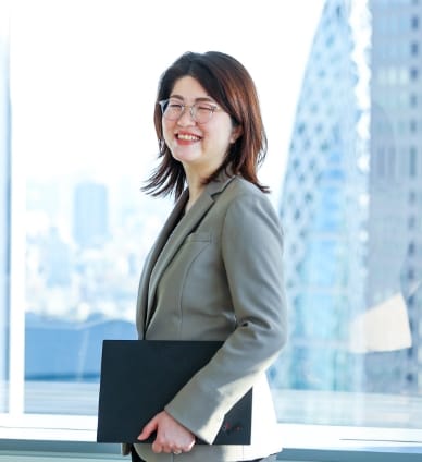 オフィスで働く人