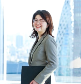 オフィスで働く人