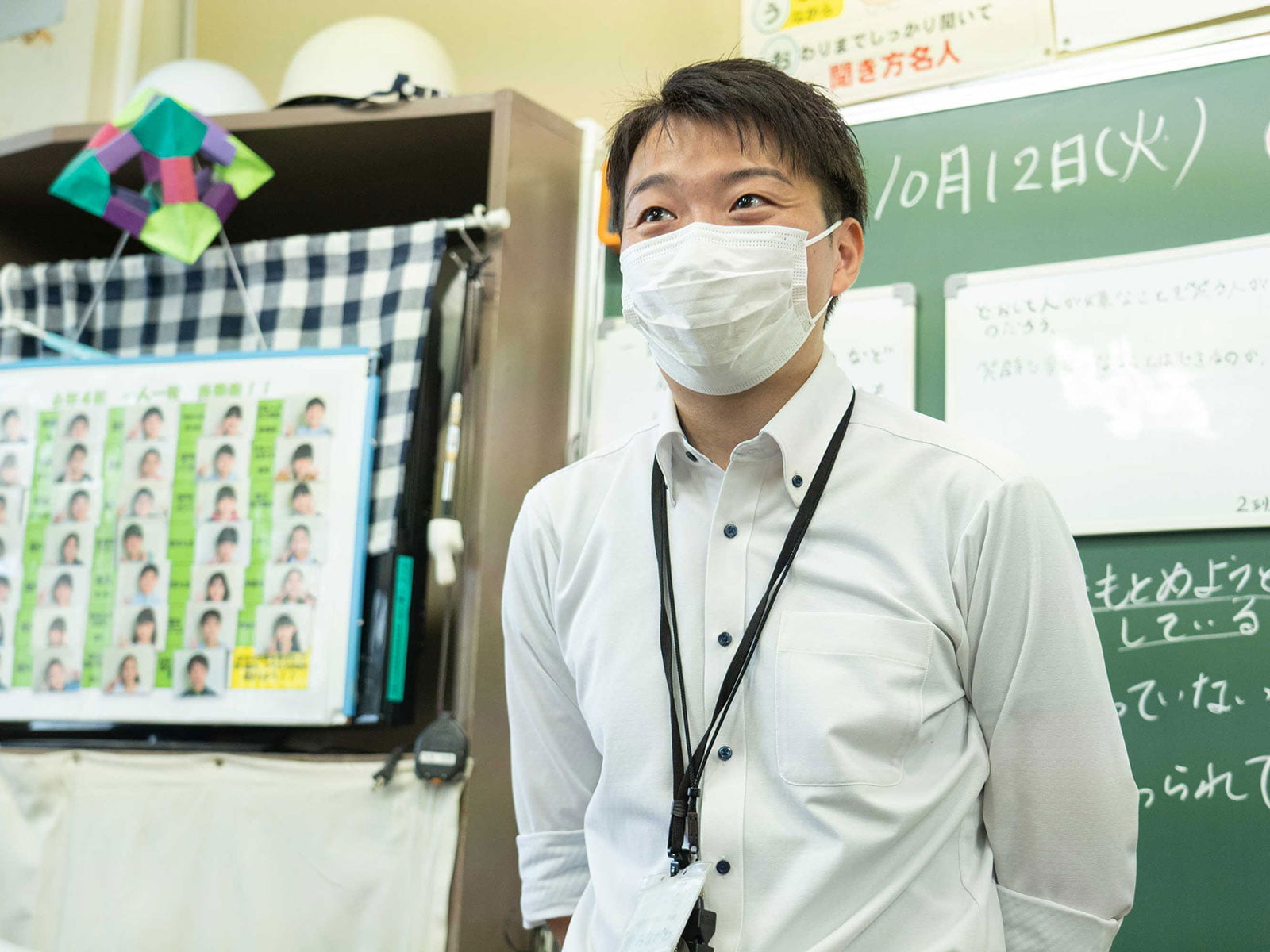 授業後のインタビューに答える皆川先生