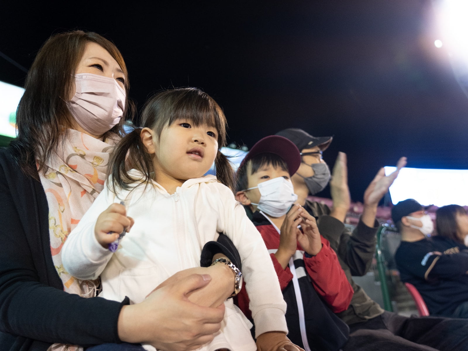 試合観戦する「せんだいハウス」利用者の皆さん