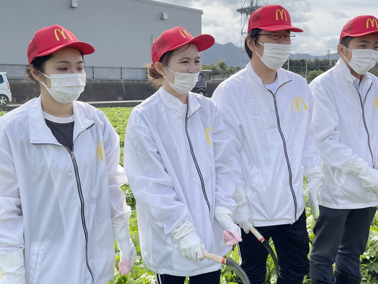 大平社長のお話を熱心に聞くクルーたち